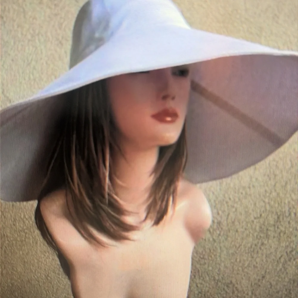 Extra Large Brim Sun hat in cotton for true sun protection.